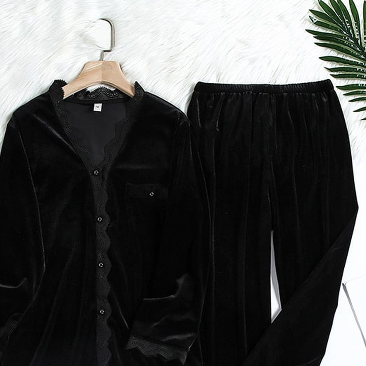Pyjama en velours à dentelle pour femme, coloris noir