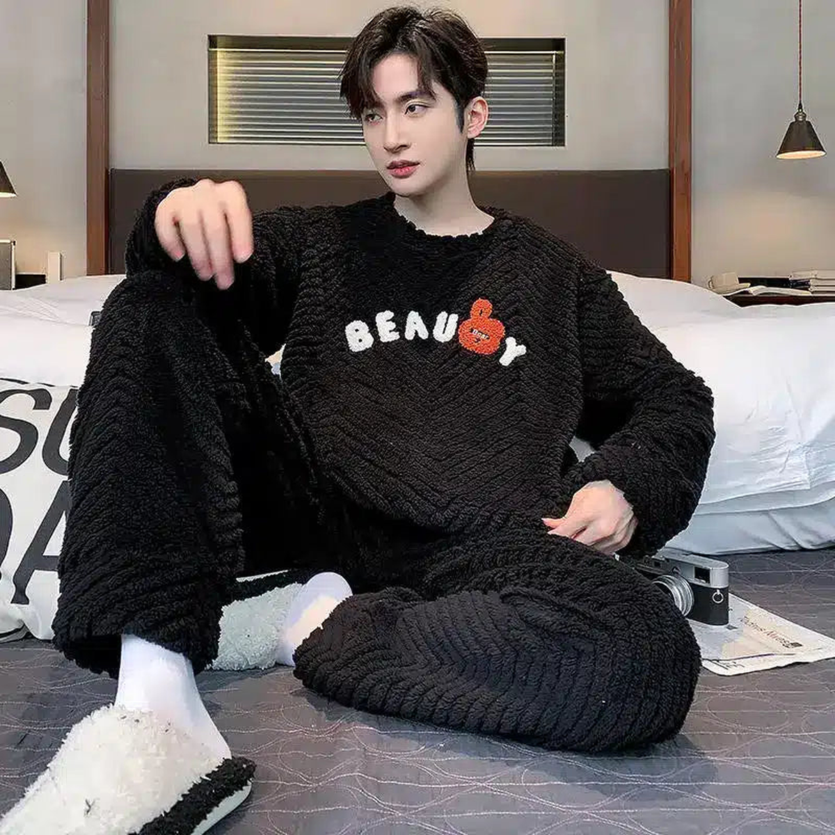 Pyjama en polaire peluche pour homme, modèle noir à inscription BEAUTY