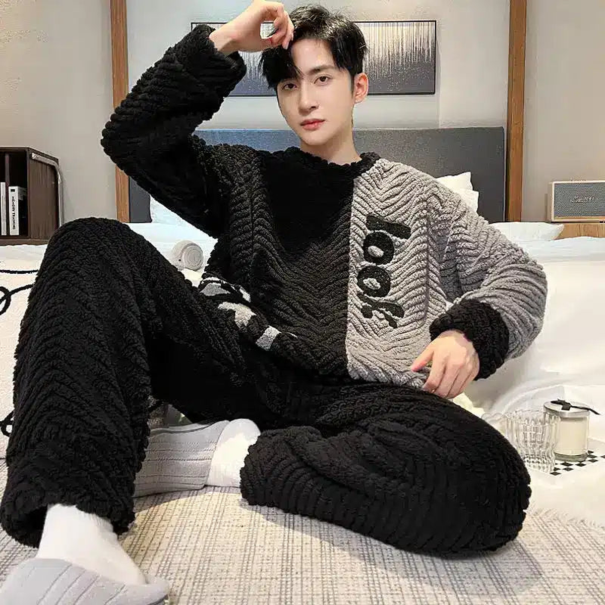 Pyjama en polaire peluche pour homme, modèle bicolore noir à inscription look