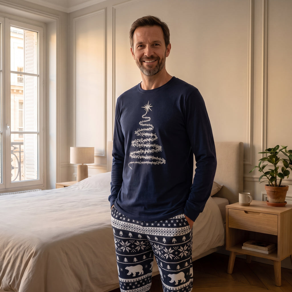 Pyjama de Noël famille Bleu marine, motif sapin, porté homme