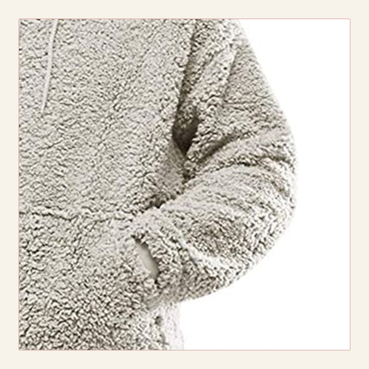 Détail réel de la manche et de la surface bouclée du sweat gris Image