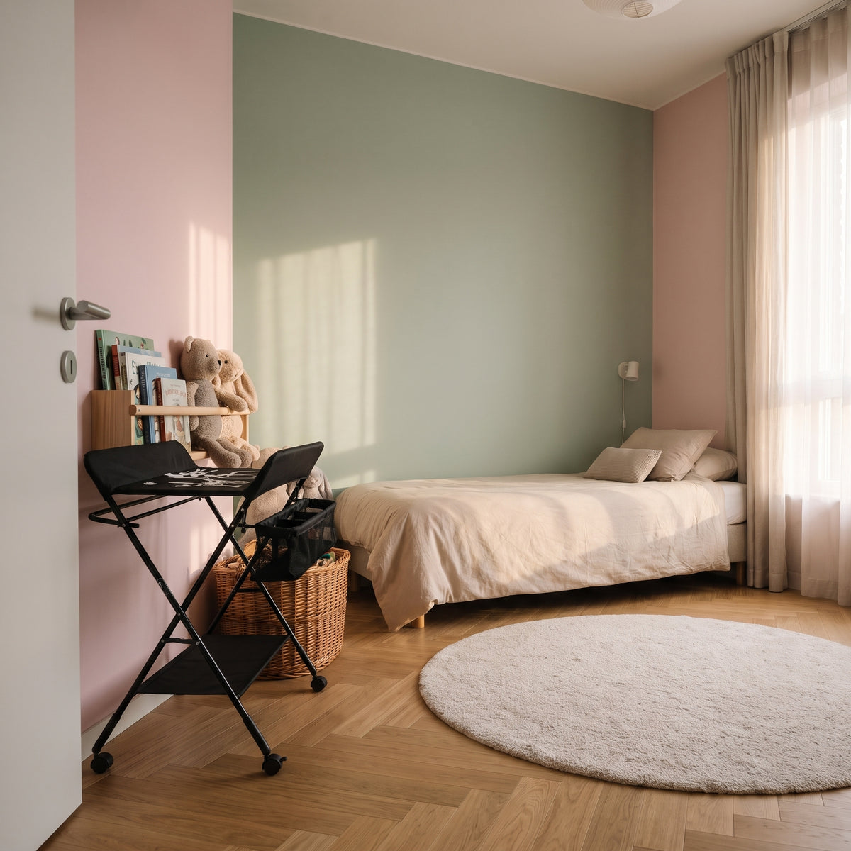 Table à langer noire pliable dans une chambre d'enfant, espace de change prêt Image