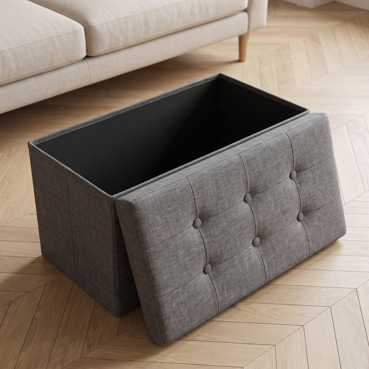 Intérieur noir du tabouret coffre vu du dessus, couvercle appuyé contre le flanc Image