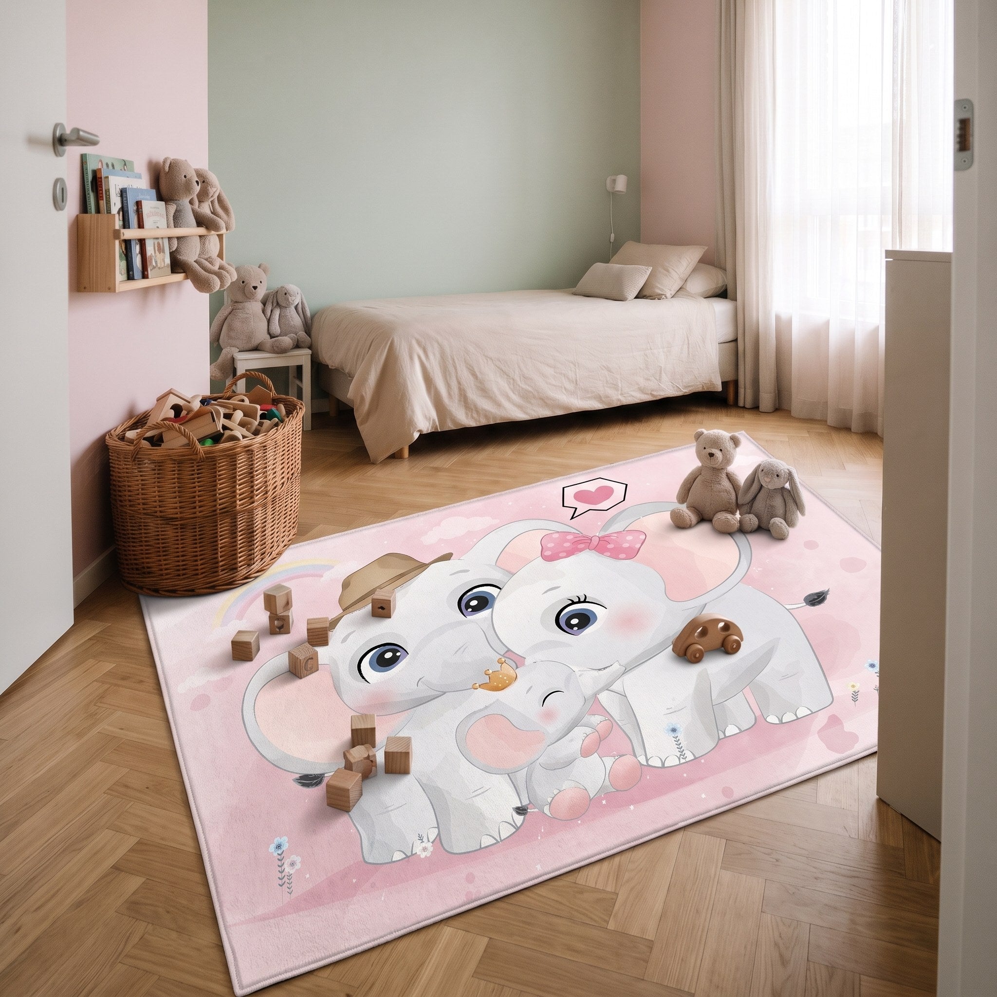 Les jouets rassemblés à l'intérieur du tapis, le parquet nu tout autour Image