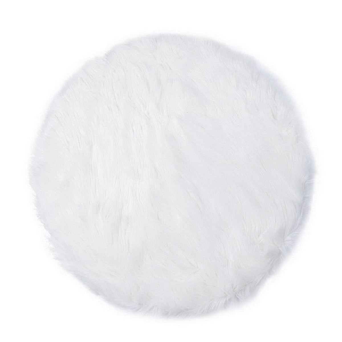 Tapis rond blanc en fausse fourrure à poil long sur fond blanc