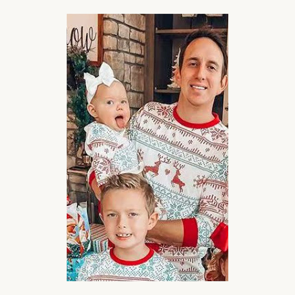 Pyjama de Noël écru et sarcelle à motifs rennes, modèle homme