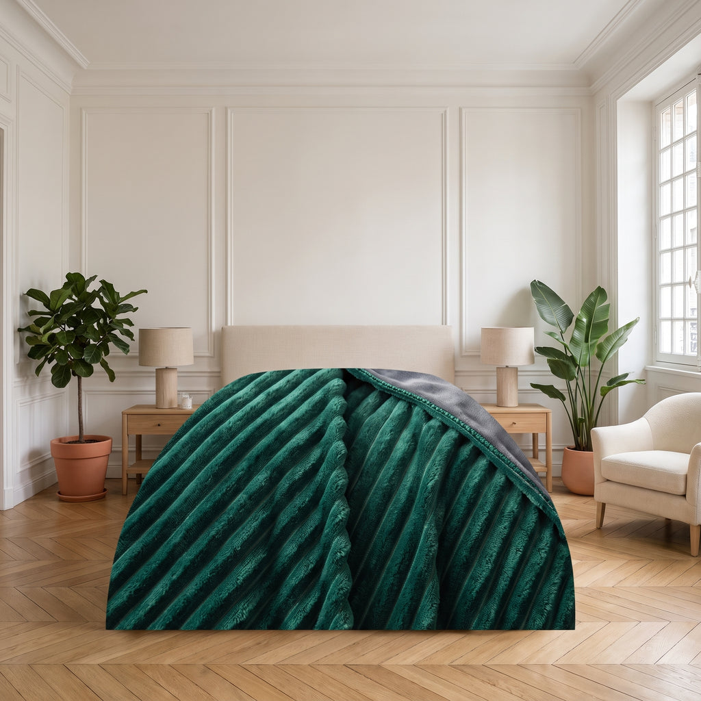 Gros plan sur le relief côtelé vert et le revers gris de la housse de couette