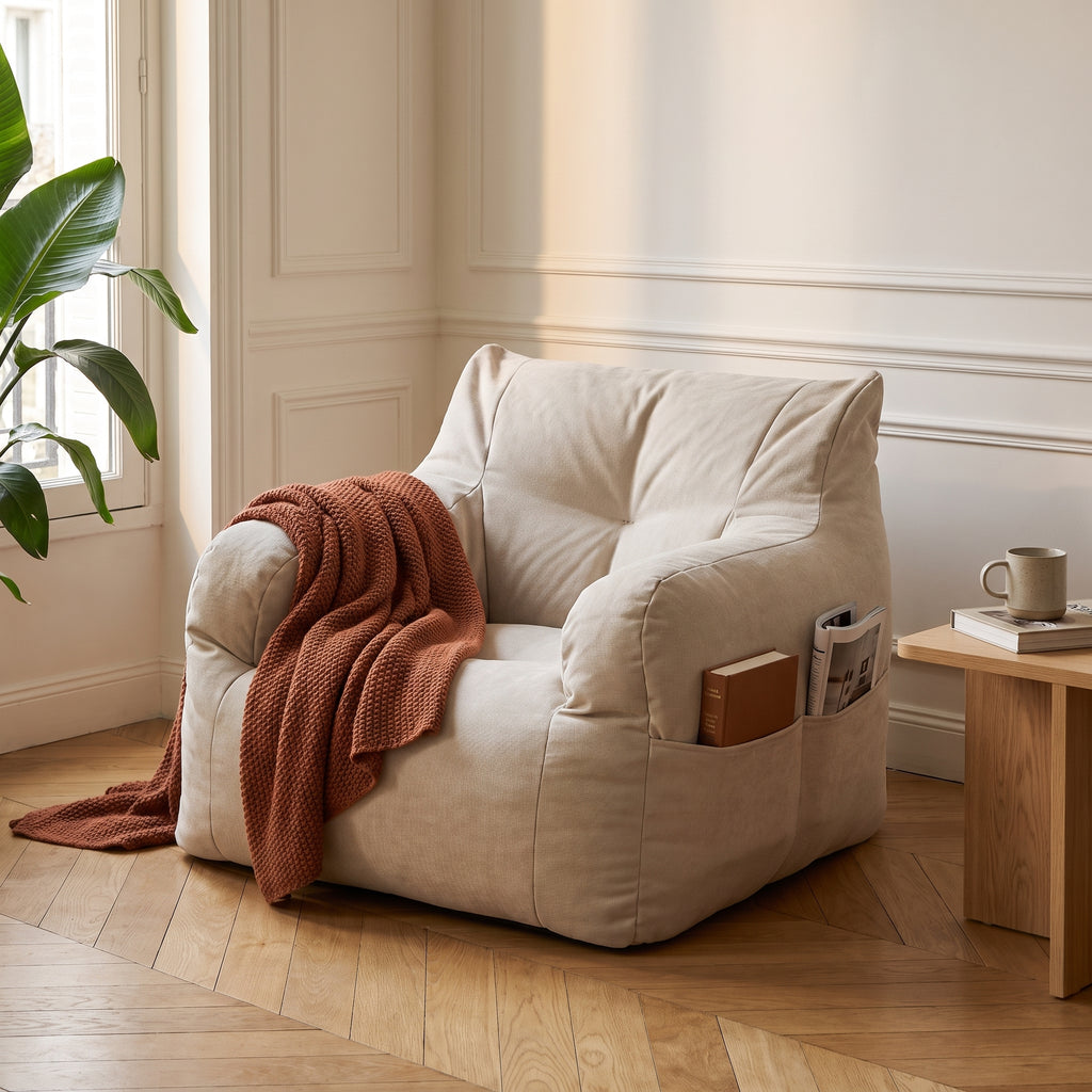 Mini fauteuil a billes, sa poche laterale garnie de livres et d un magazine