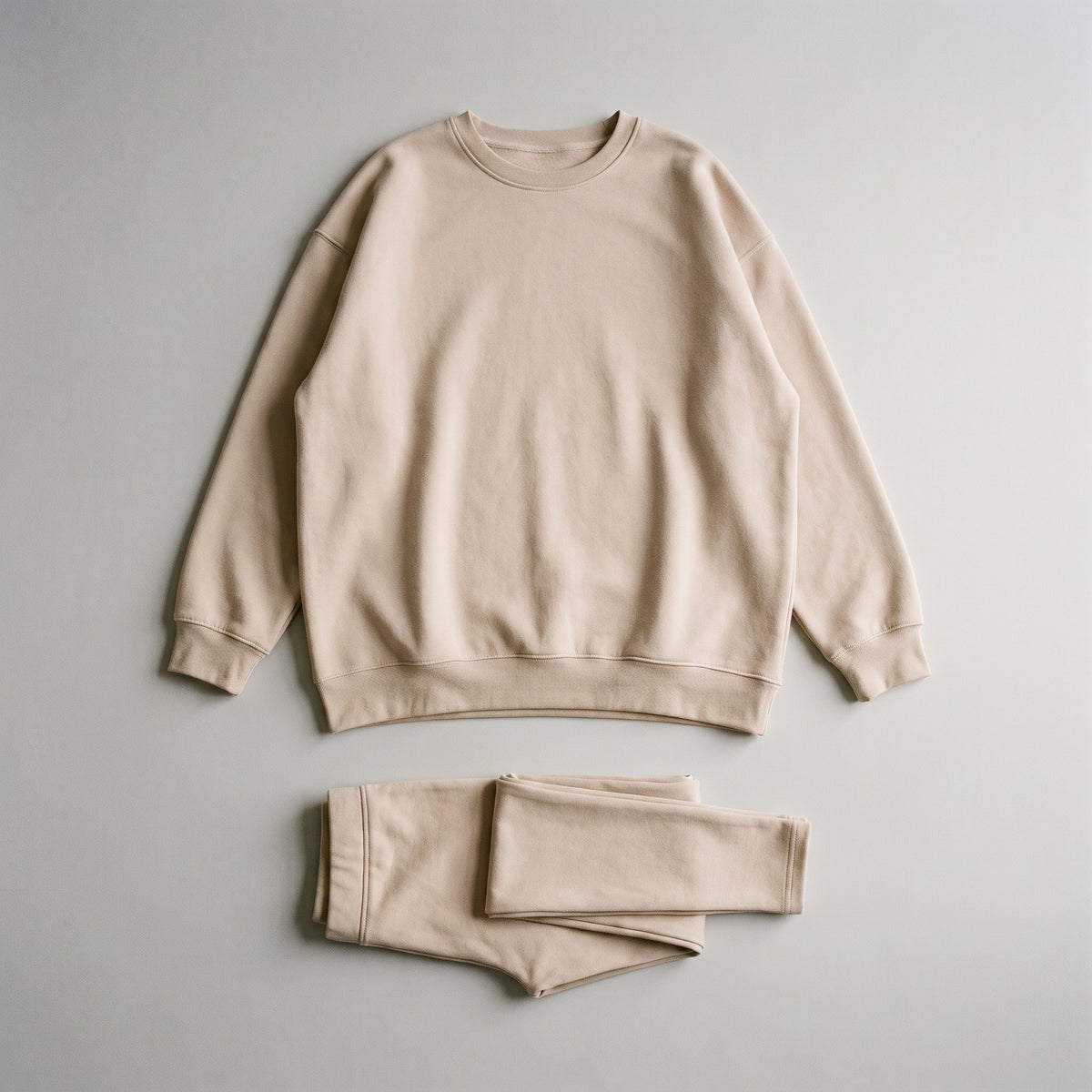 Ensemble seul : sweat oversize à plat et legging plié