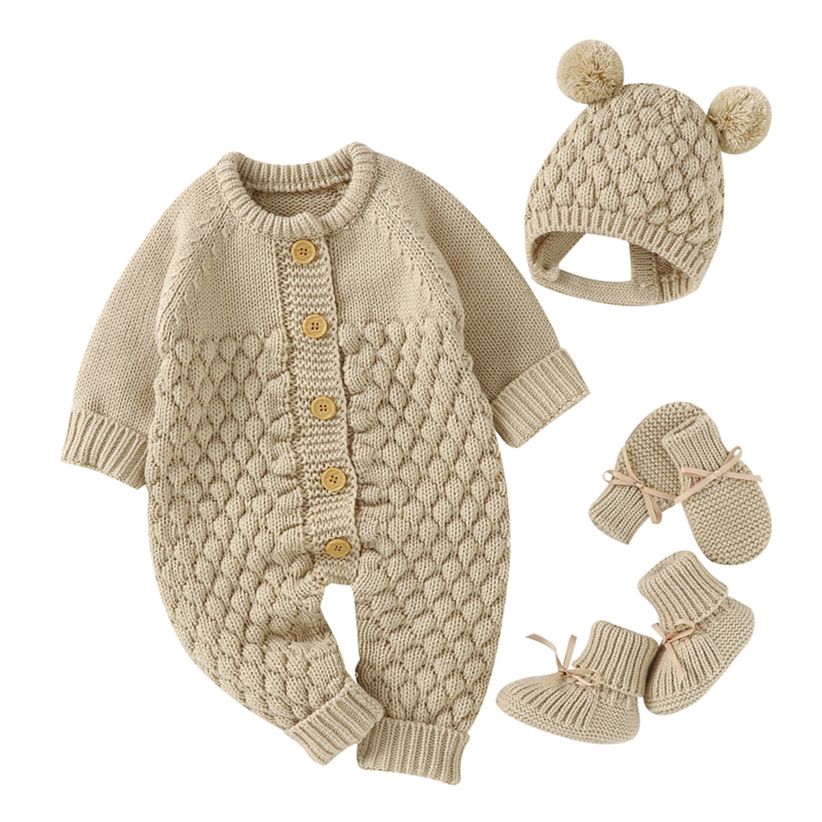 Ensemble quatre pièces en tricot beige pour bébé sur fond clair