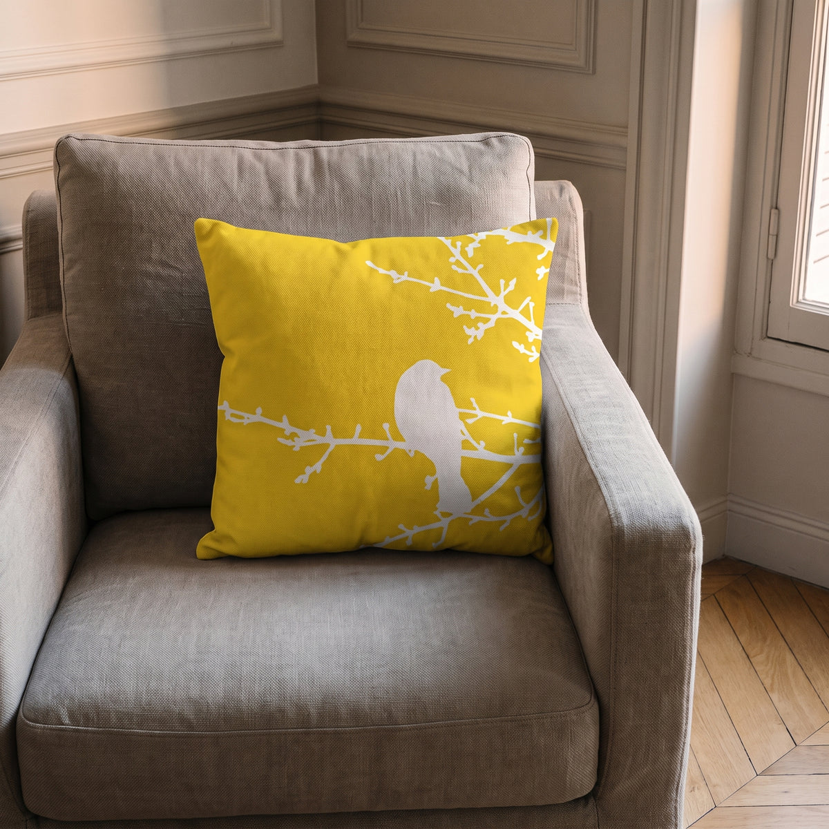 Housse de coussin Oiseau sur branche dans un intérieur Moment Cocooning