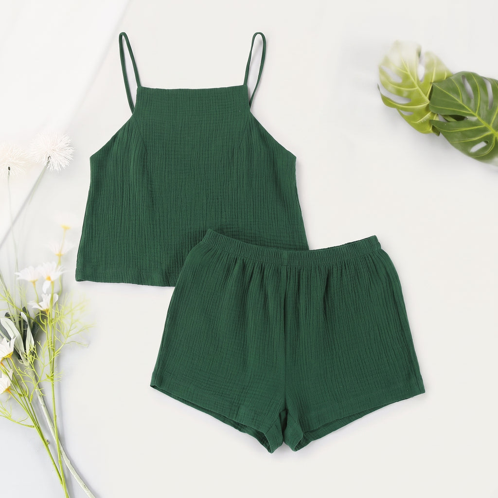 Débardeur et short verts de l'ensemble d'été présentés à plat